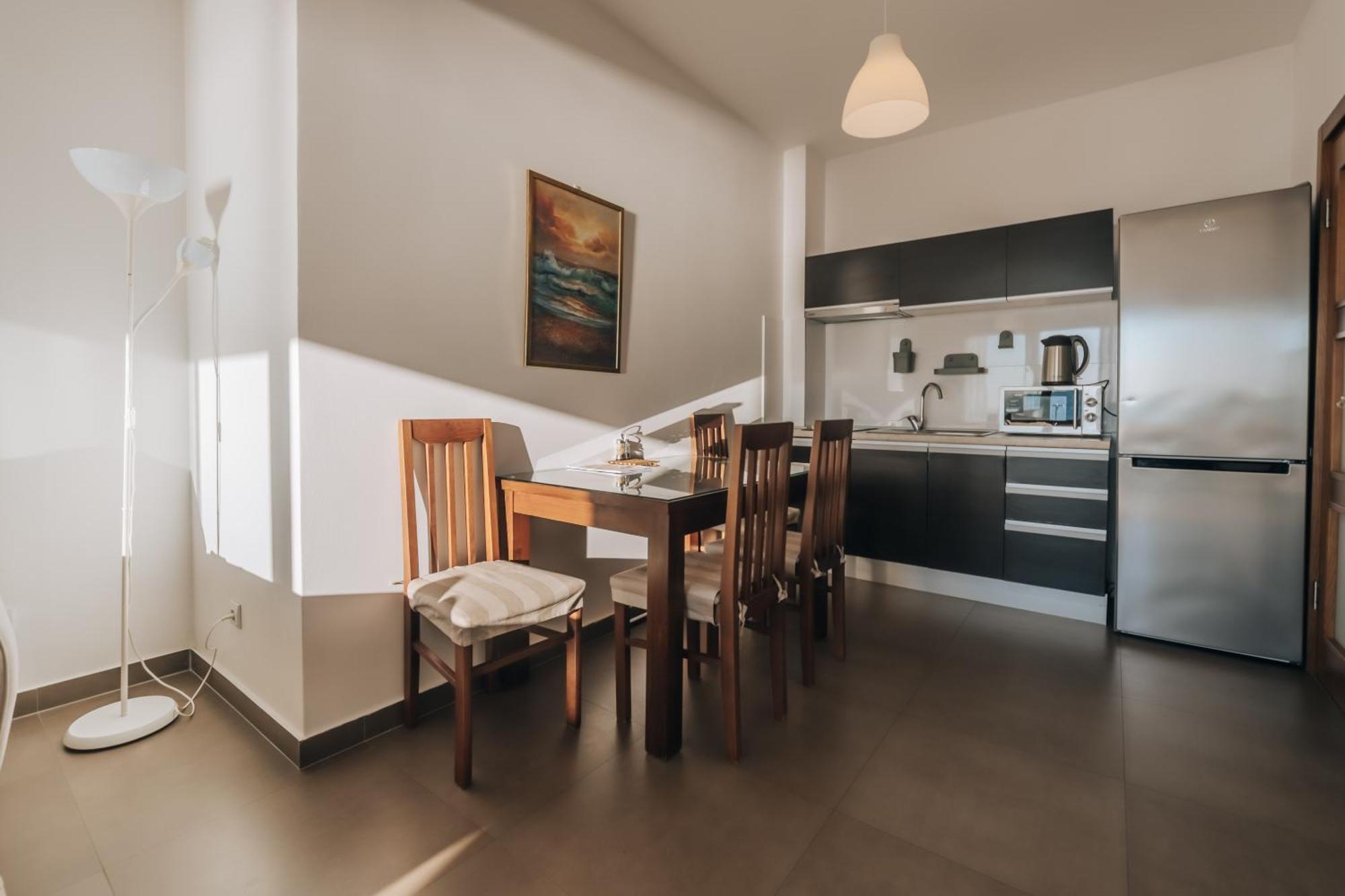 Apartments Kuce Lekovica Beach & Snack Bar- Bistro Rum bild