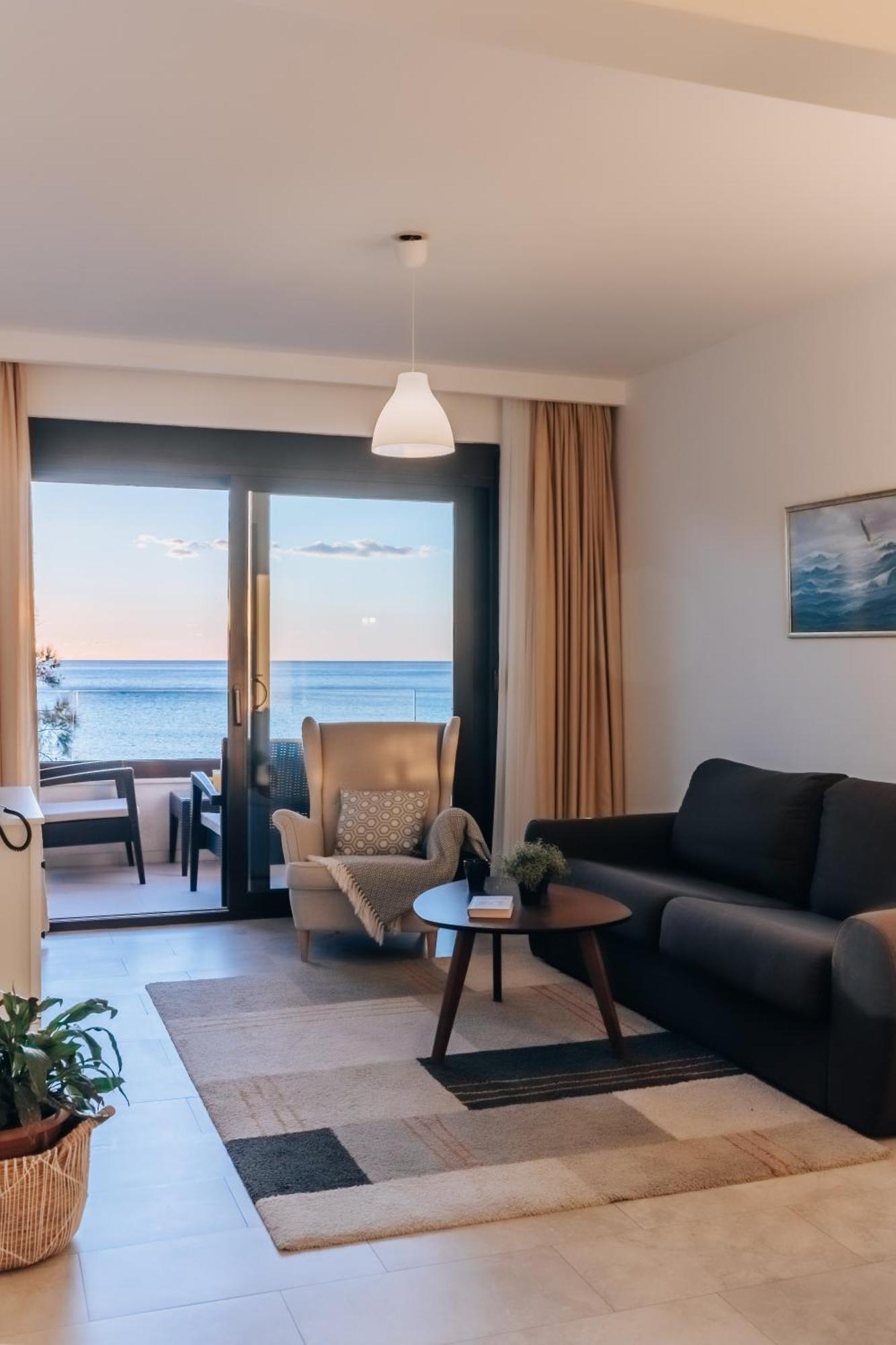 Apartments Kuce Lekovica Beach & Snack Bar- Bistro Exteriör bild