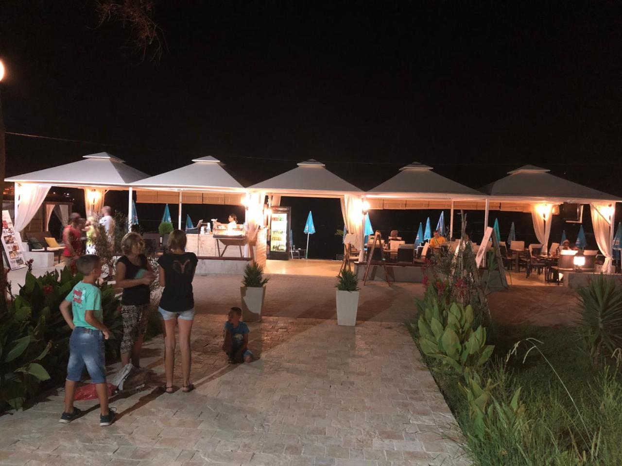 Apartments Kuce Lekovica Beach & Snack Bar- Bistro Exteriör bild