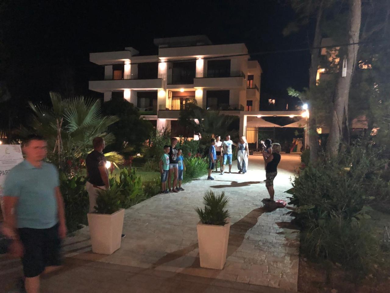 Apartments Kuce Lekovica Beach & Snack Bar- Bistro Exteriör bild